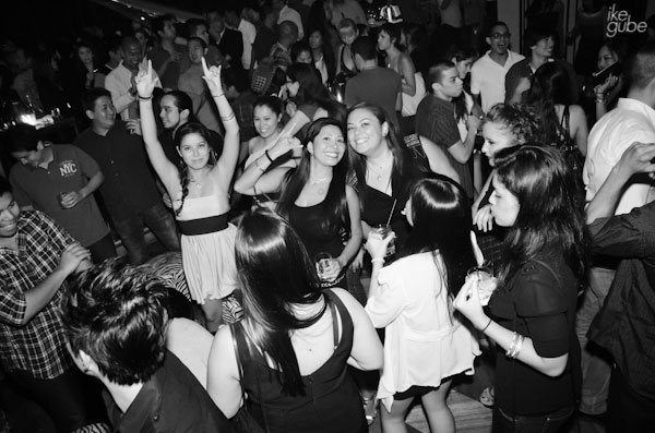 Party photo tip: dancing in a social event