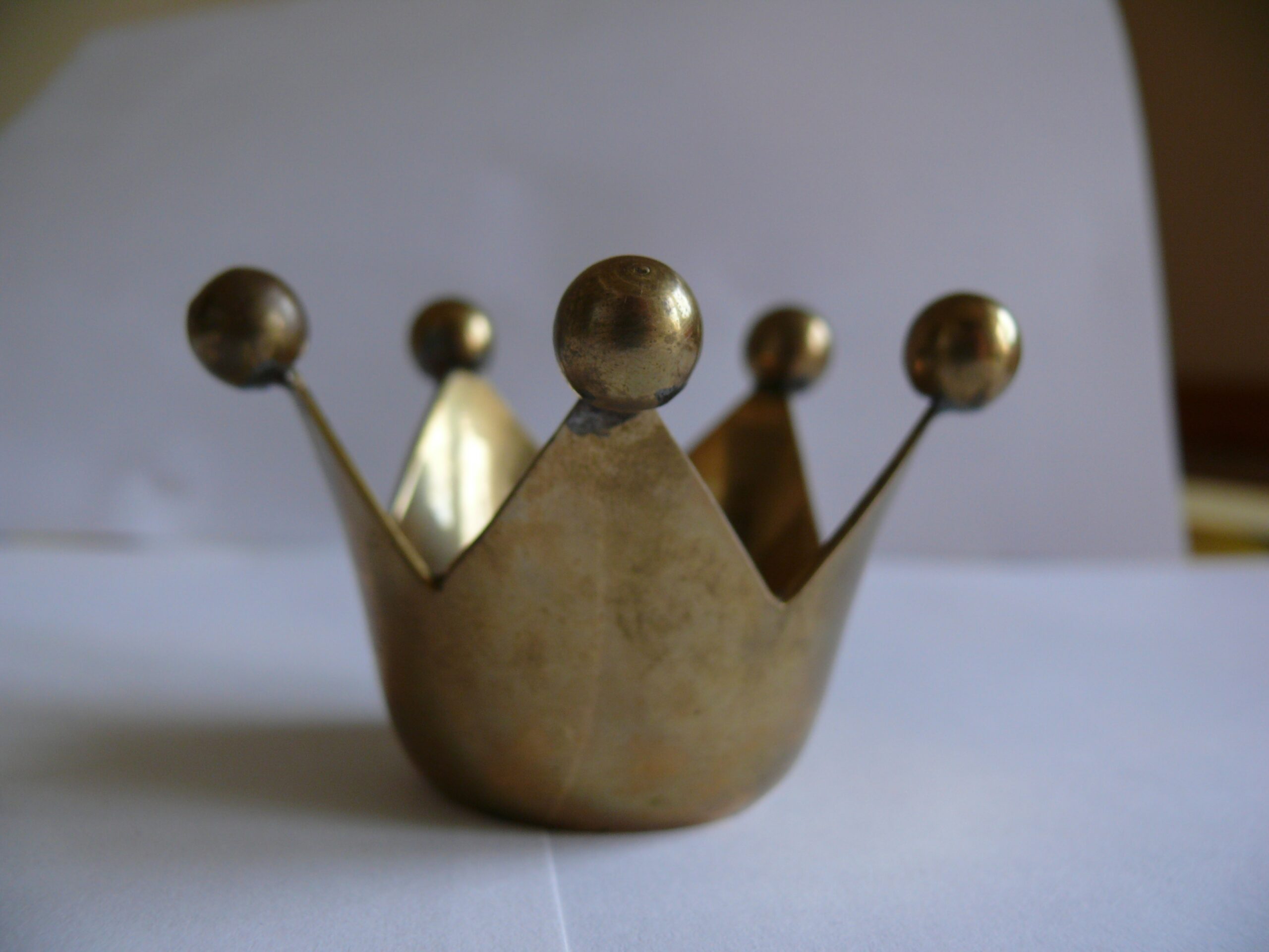 gold crown1 scaled