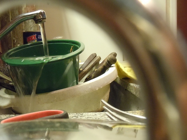 You wouldn't leave your host with a messy sink. Why should you leave the comments a mess?