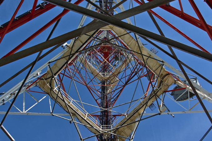 Telecommunications tower